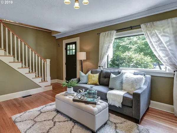 2045 SE REEDWAY ST, Portland, OR 97202