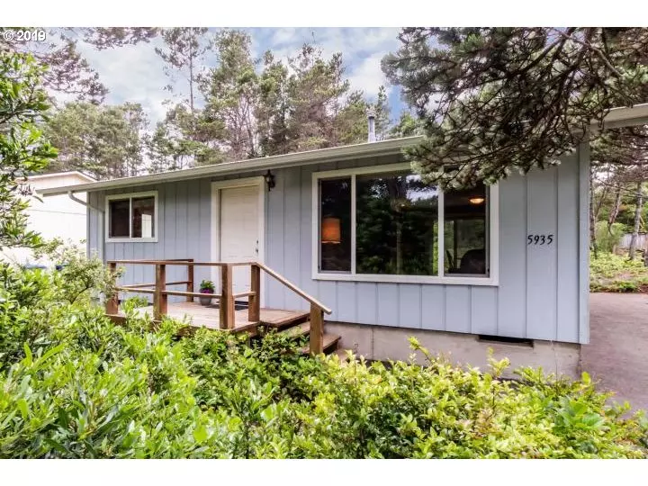 5935 PALISADES DR, Depoe Bay, OR 97341