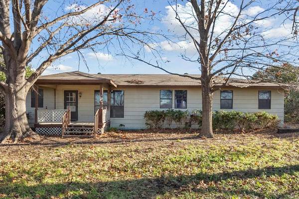 1105 W Fannin Street, Rice, TX 75155