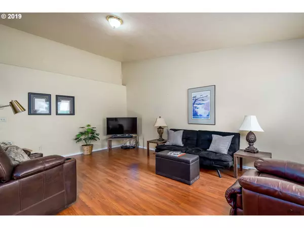 Cottage Grove, OR 97424,830 BENJAMIN AVE