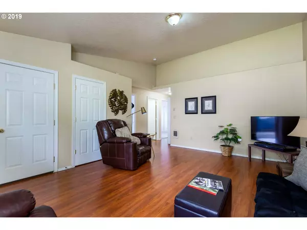 Cottage Grove, OR 97424,830 BENJAMIN AVE