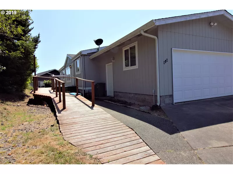 834 ZANNA PL, Coos Bay, OR 97420