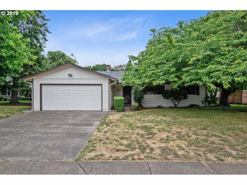 482 SE WALNUT AVE, Dallas, OR 97338