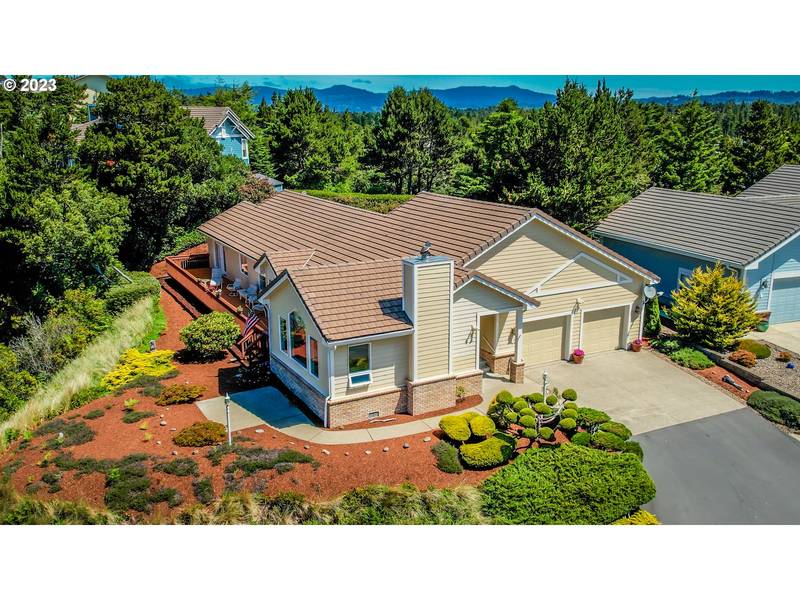 63 SHORELINE DR, Florence, OR 97439