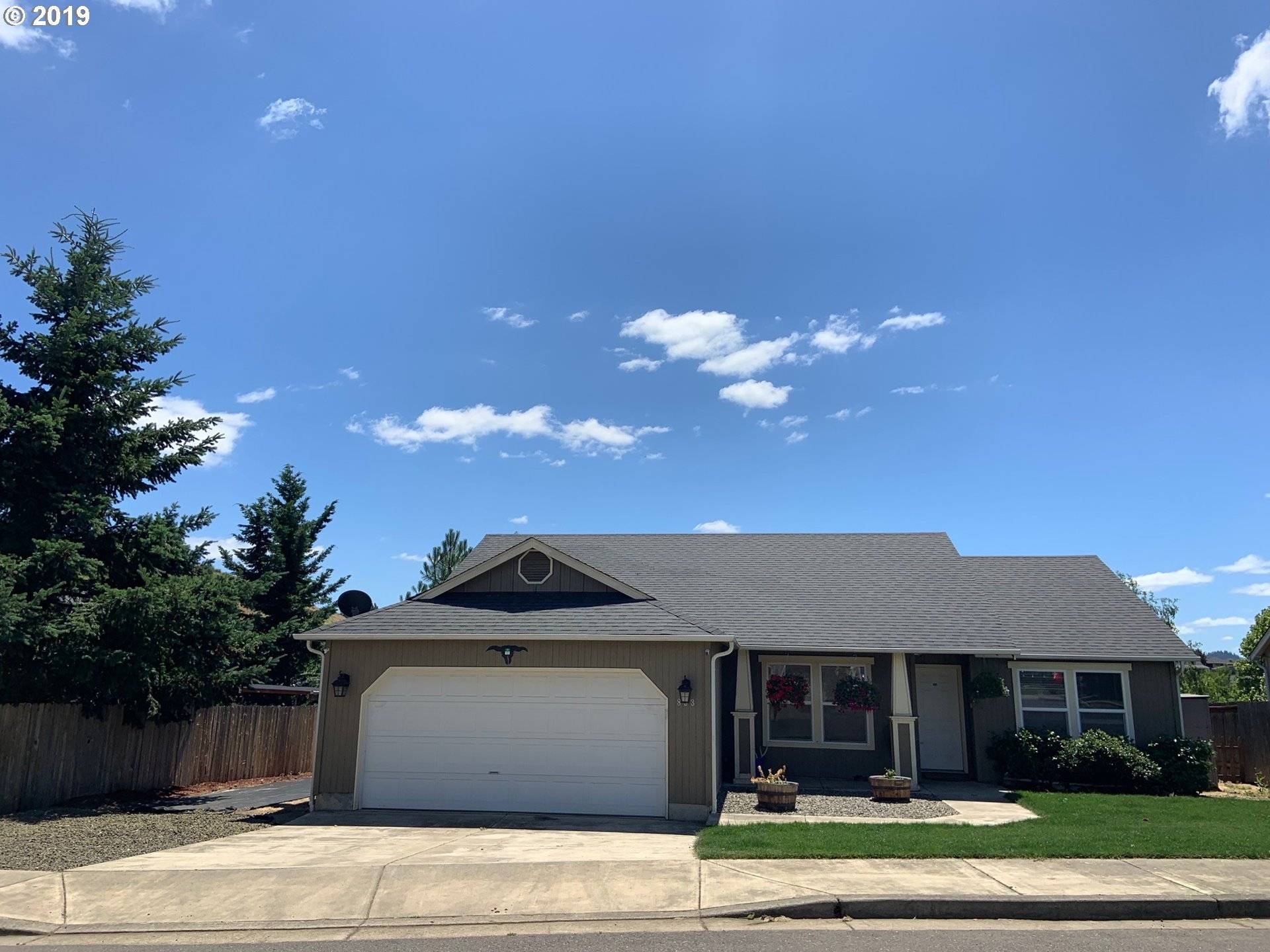 Roseburg, OR 97471,833 UMPQUA VIEW DR