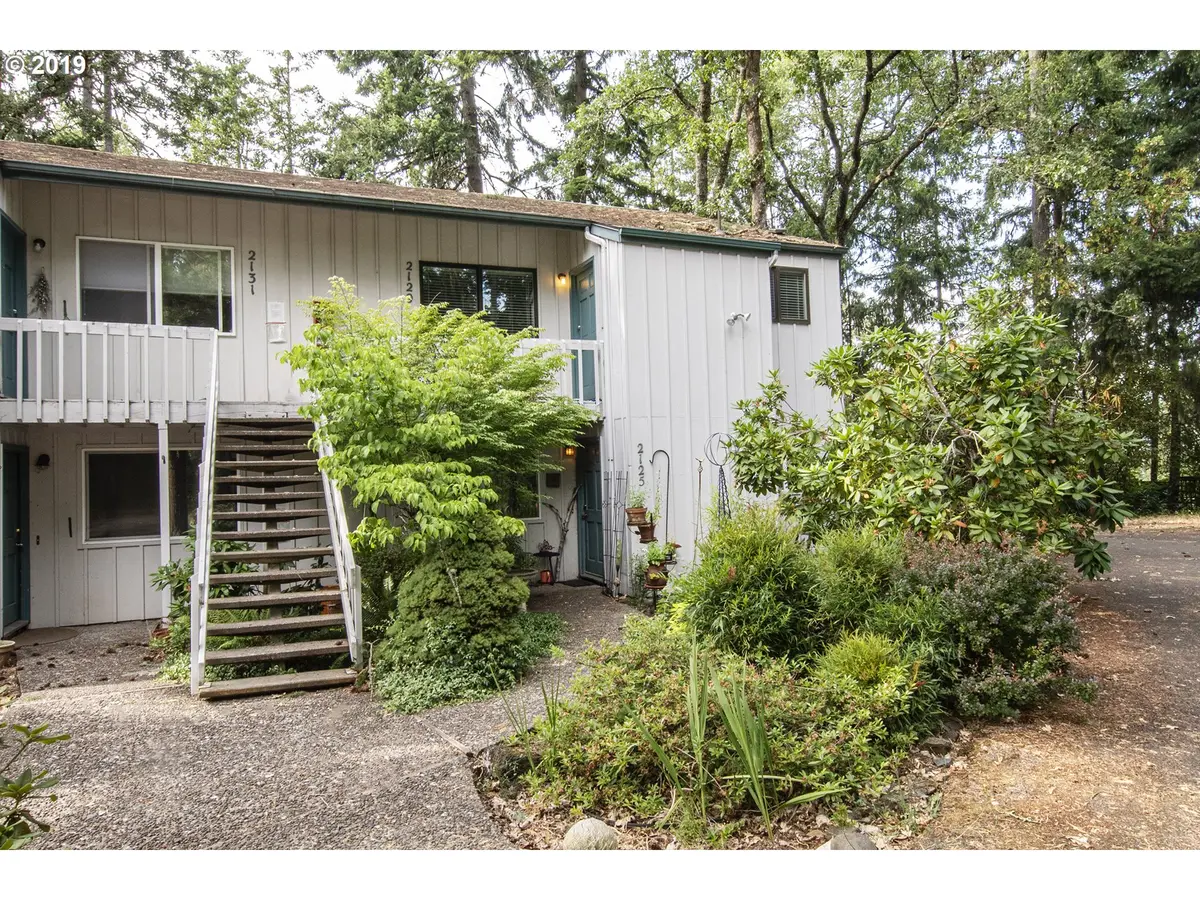 2129 HAWKINS LN, Eugene, OR 97405