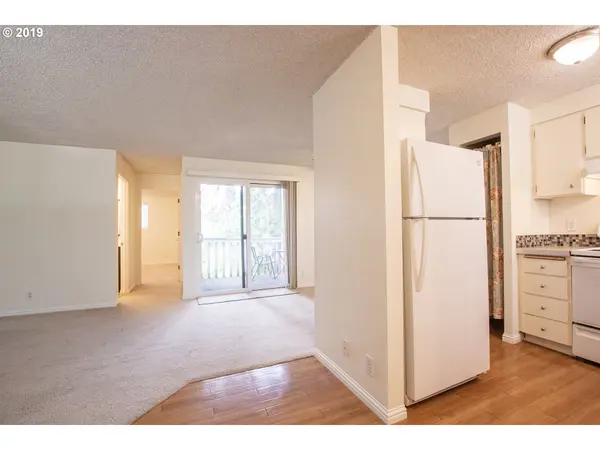 2129 HAWKINS LN, Eugene, OR 97405