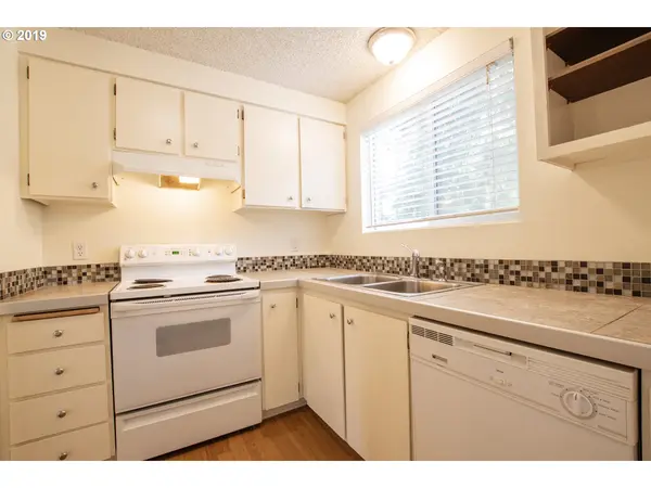 2129 HAWKINS LN, Eugene, OR 97405