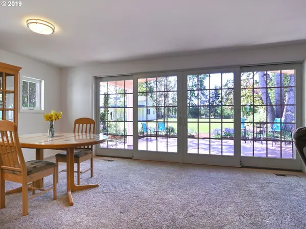 27981 GREEN OAKS DR, Eugene, OR 97402