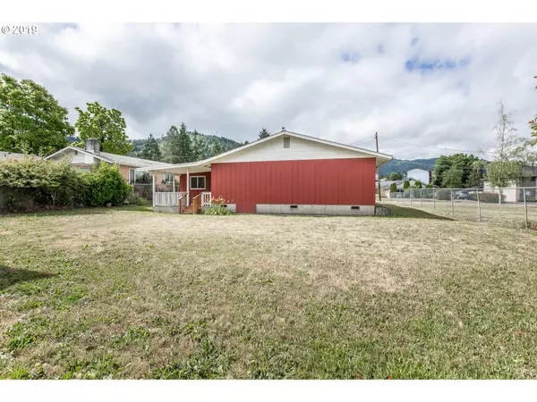 Roseburg, OR 97471,2946 W JAY AVE