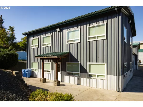 Hood River, OR 97031,200 N WASCO CT