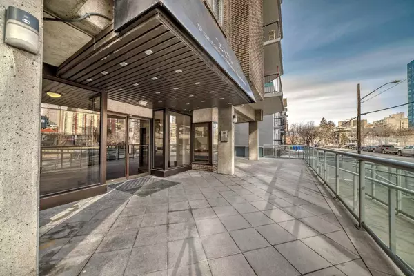 Calgary, AB T2R0M2,215 14 AVE SW #802