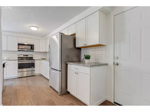 Eugene, OR 97405,2290 CORINTHIAN CT