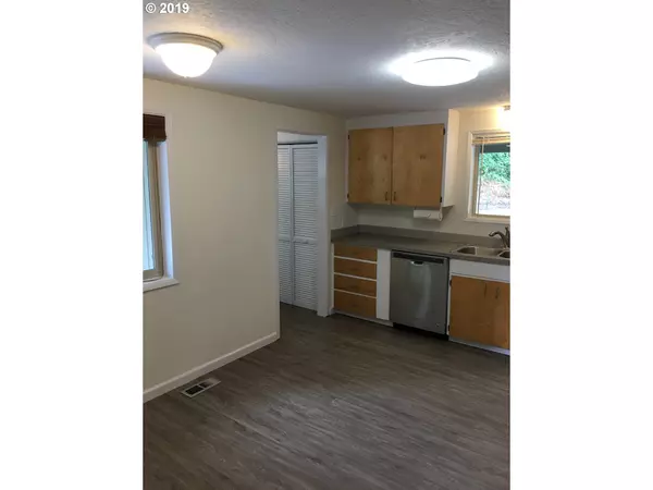 Oakridge, OR 97463,76320 JASPER DR