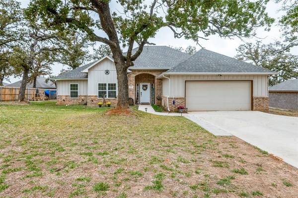 925 E 3rd Street, Springtown, TX 76082