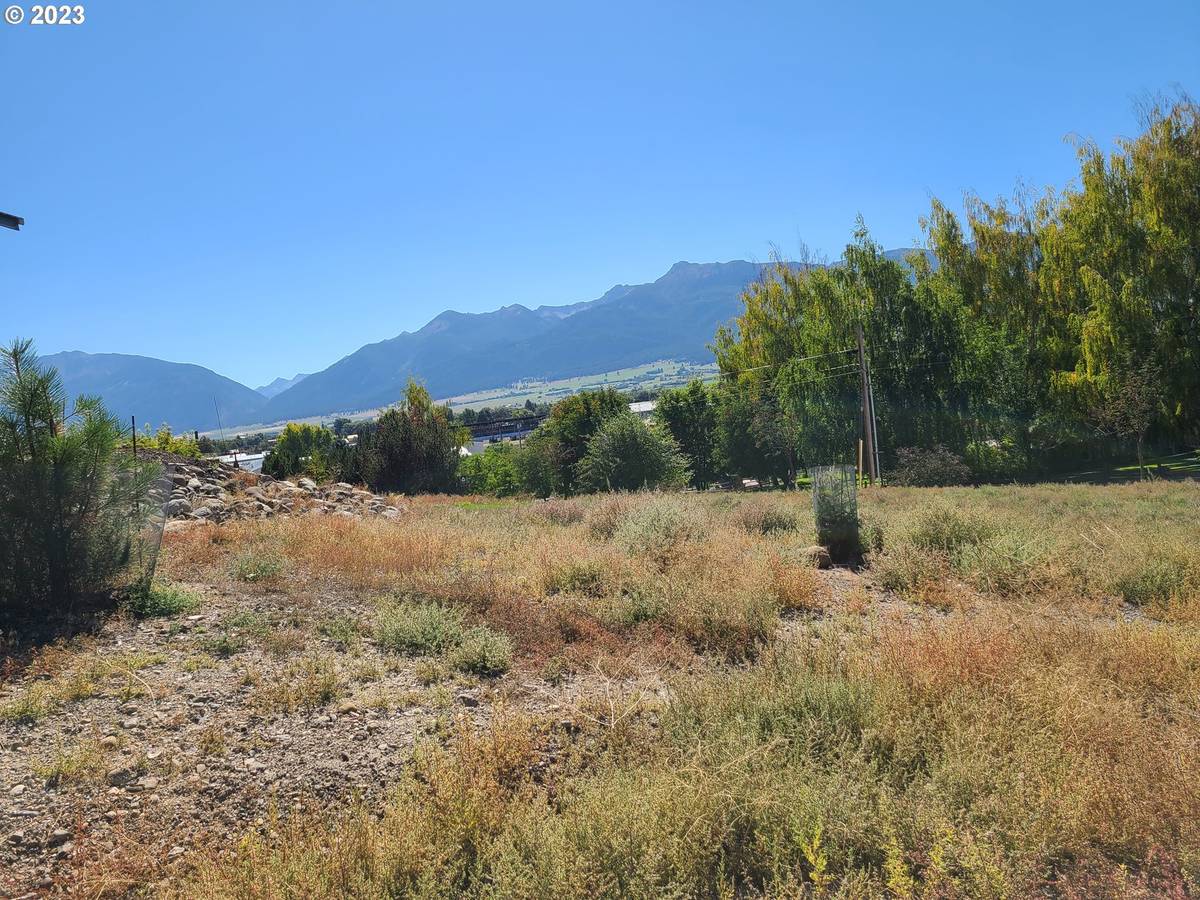 104 NW CLAIRE ST #3, Enterprise, OR 97828