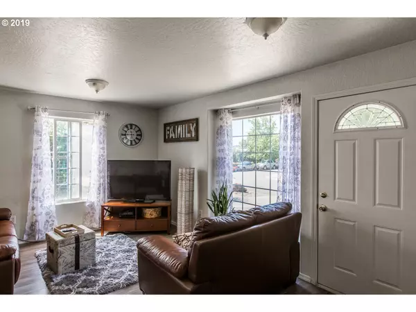 Eugene, OR 97402,3844 ALBAN ST