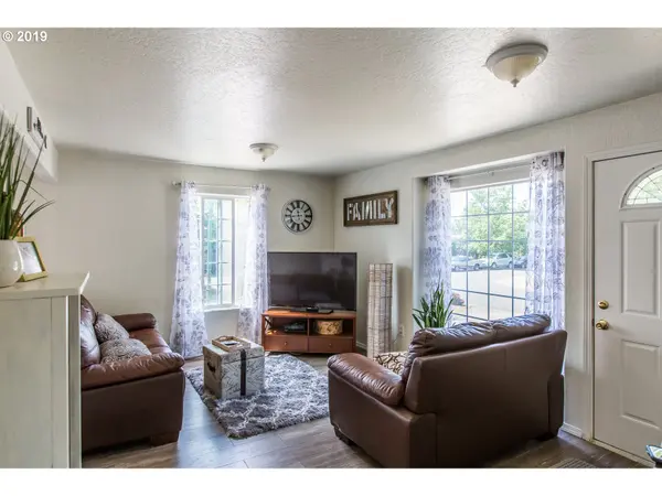 Eugene, OR 97402,3844 ALBAN ST