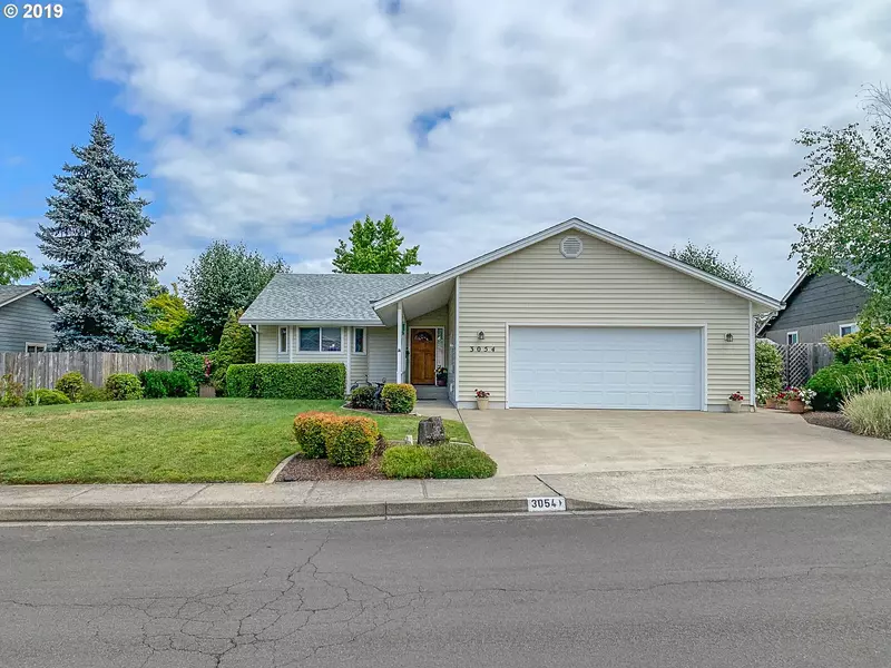 3054 W NORMANDY AVE, Roseburg, OR 97471