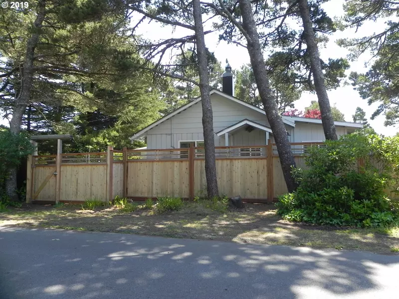 87666 RHODODENDRON DR, Florence, OR 97439