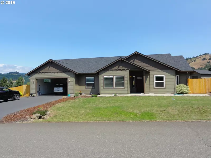 111 Amour Ct., White Salmon, WA 98672