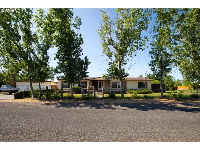 1828 E PUNKIN CENTER RD, Hermiston, OR 97838