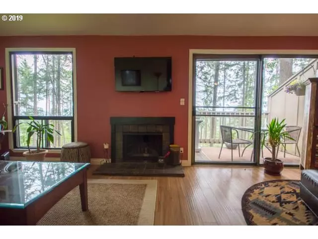 128 TREEHILL LOOP, Eugene, OR 97405