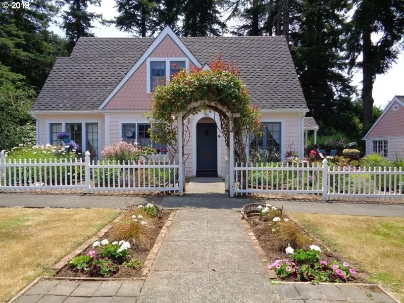 891 E 1ST, Coquille, OR 97423