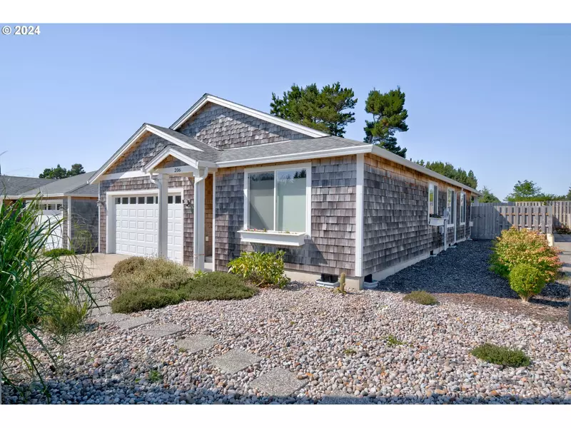 206 PIONEER RD, Long Beach, WA 98631