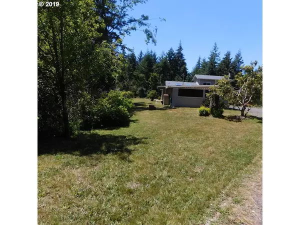 North Bend, OR 97459,93909 RAYMOND LN