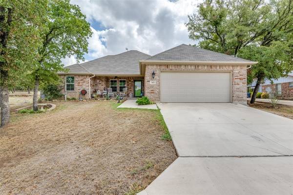 112 Jim Walters Drive, Runaway Bay, TX 76426