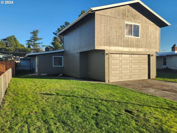 3253 OAK ST, North Bend, OR 97459