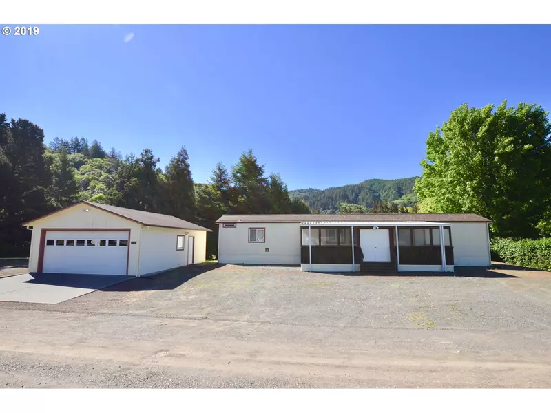 98424 N BANK CHETCO RD, Brookings, OR 97415