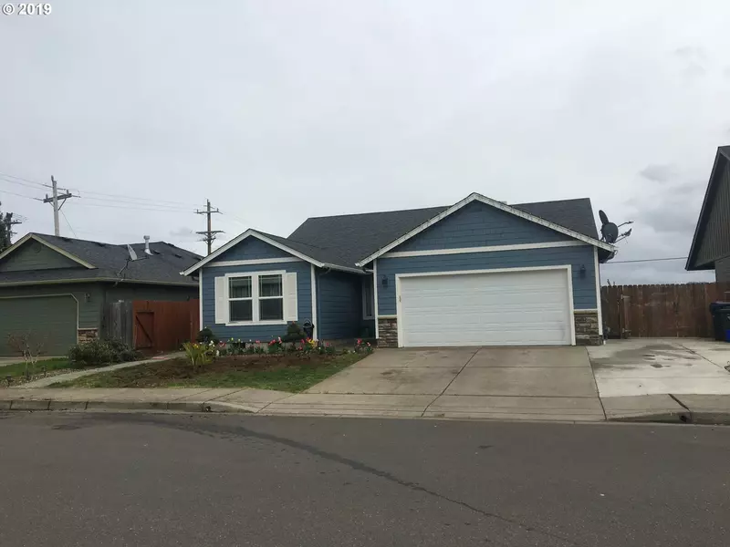 1013 SWALE RIDGE LOOP, Creswell, OR 97426