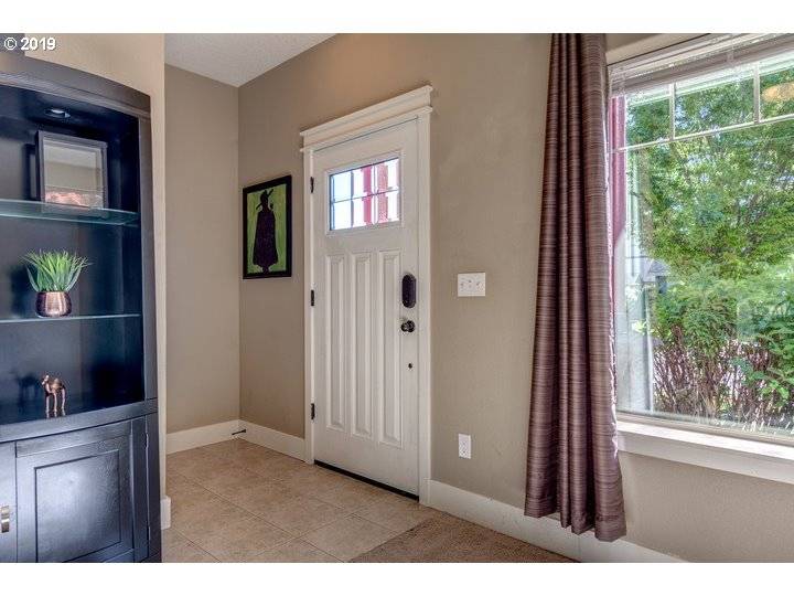 Newberg, OR 97132,555 DONNA DR