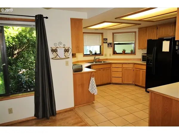 5258 SUGARPINE CIR, Eugene, OR 97402