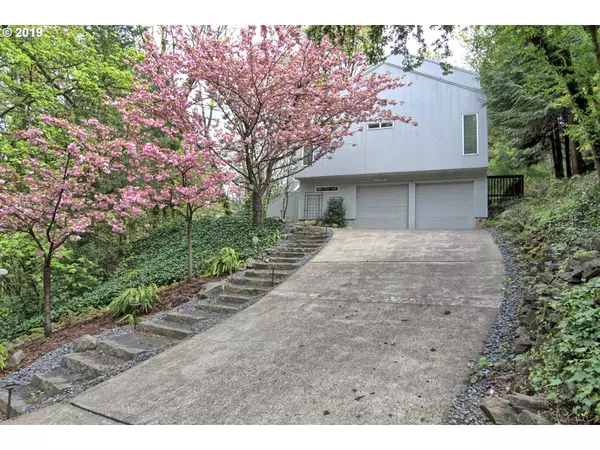 802 SW TERWILLIGER PL, Portland, OR 97239