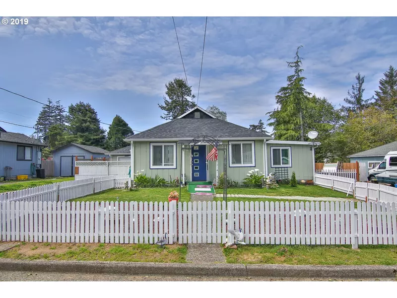 148 HULL, Coos Bay, OR 97420