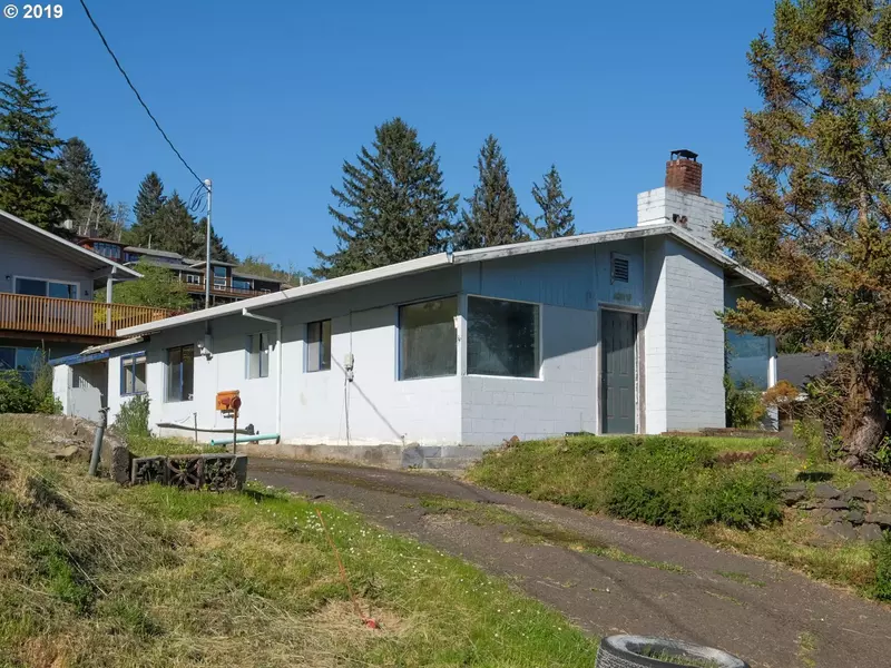 704 EVERGREEN AVE, Garibaldi, OR 97118