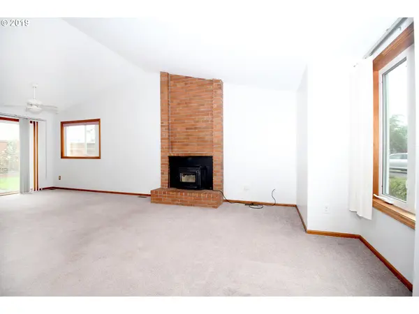 2078 BEST LN, Eugene, OR 97401