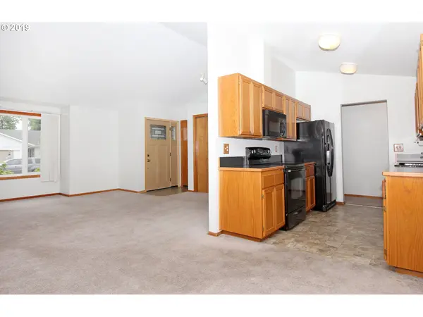 2078 BEST LN, Eugene, OR 97401