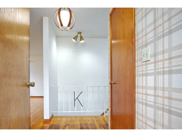 9328 SW Washington ST, Portland, OR 97225