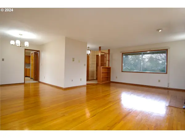 9328 SW Washington ST, Portland, OR 97225