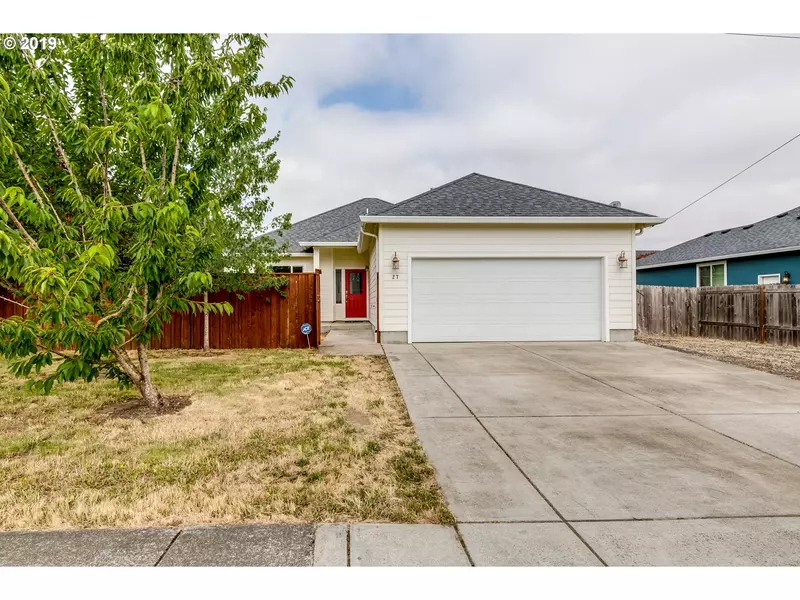 27 N 10TH ST, Creswell, OR 97426