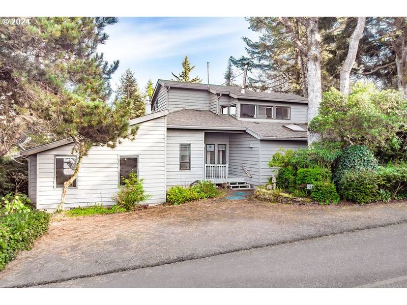 131 E BAY POINT RD, Gleneden Beach, OR 97388