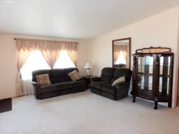 Cottage Grove, OR 97424,1603 ASH AVE