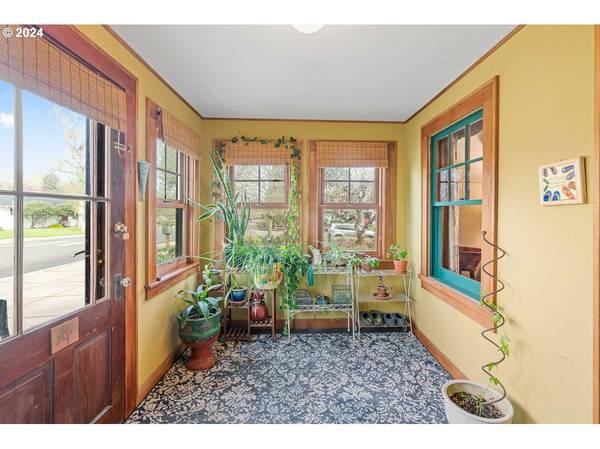 1338 N MAPLE ST, Canby, OR 97013