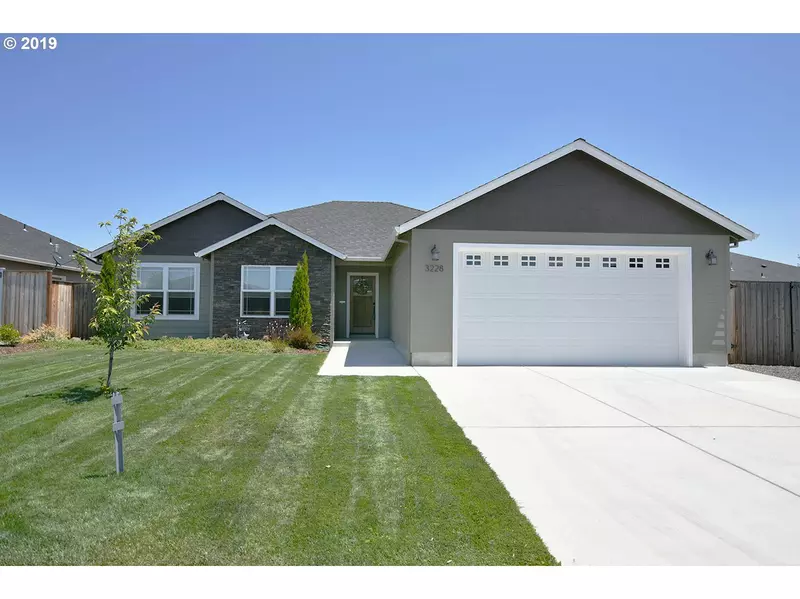 3228 PECAN CT, Medford, OR 97504