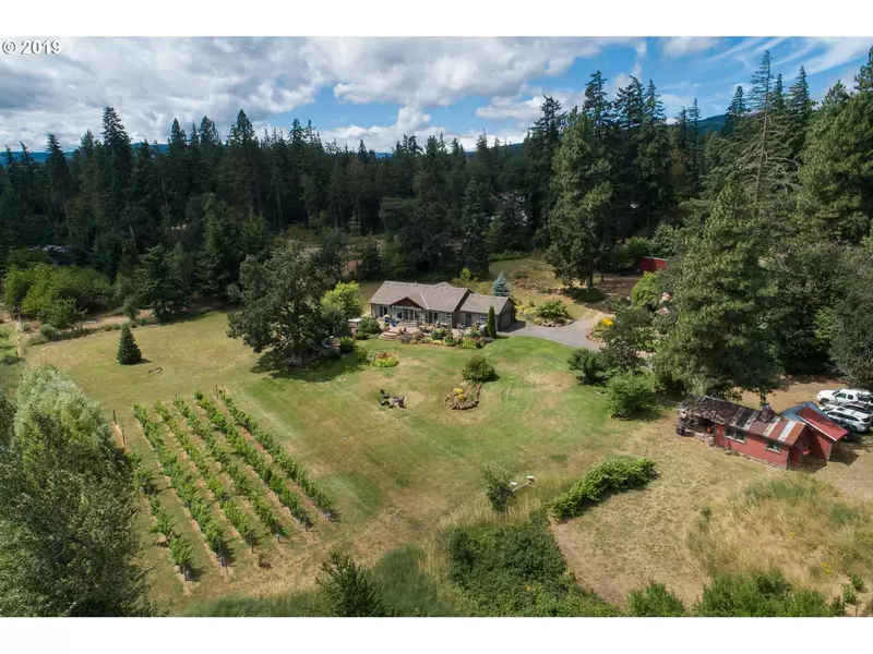 1365 COUNTRY CLUB RD, Hood River, OR 97031