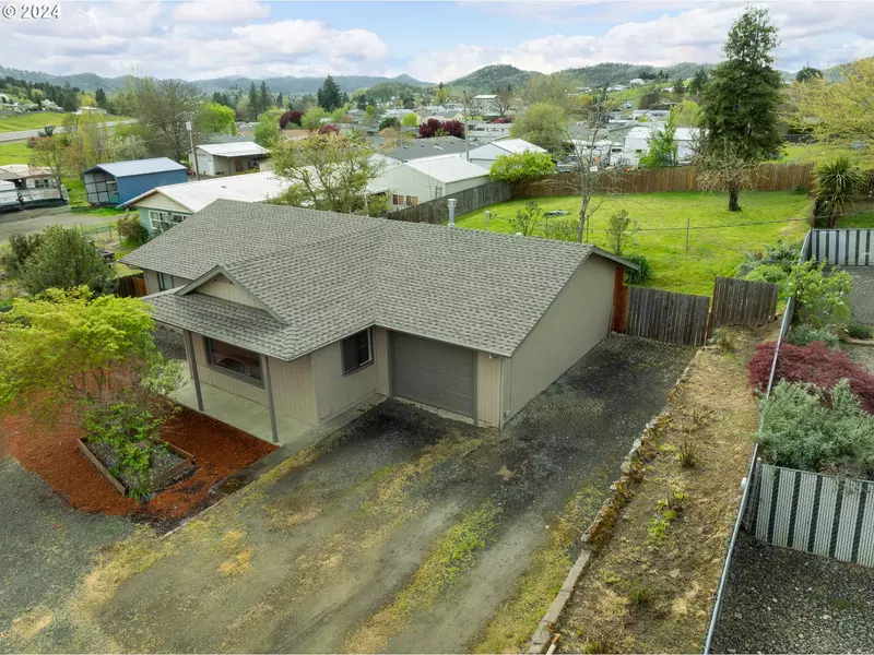 123 KARUK LN, Roseburg, OR 97471